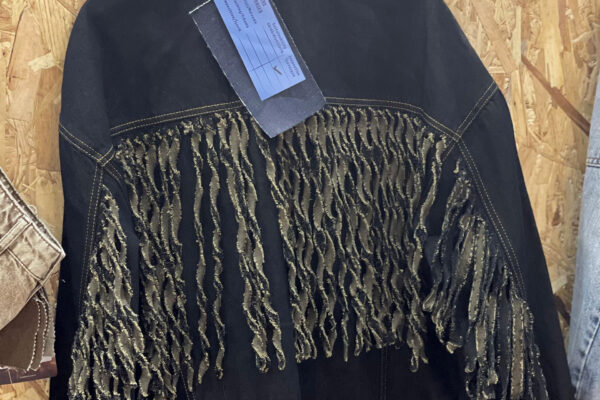 02-BlueBlackTexhibition