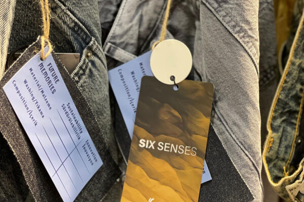 03-BlueBlackTexhibition